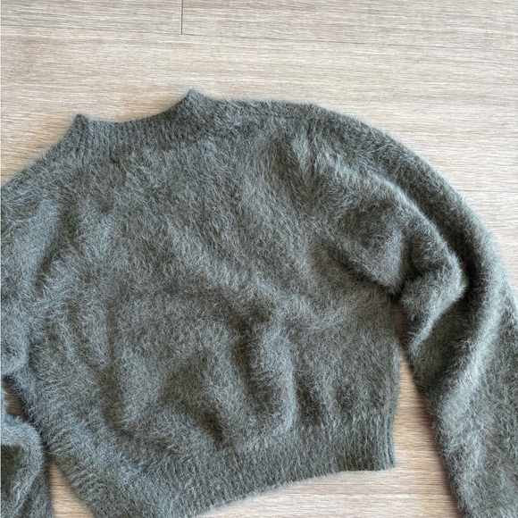 Cozy Gray Fuzzy Cropped Sweater - Picture 2 of 3